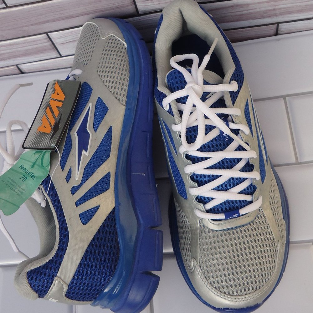 NWT. SIZE 8. AVIA men’s running sneakers shoes.
